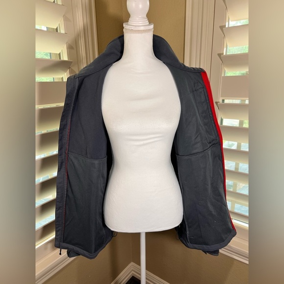 Columbia Men's Performance Jacket in Gray with Red Accents - Picture 8 of 9